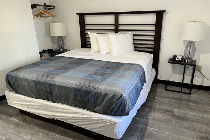 Room 27 of 36