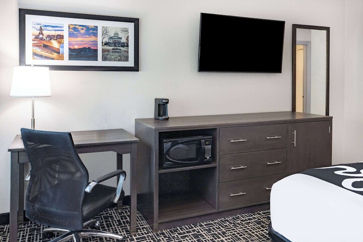 Room 14 of 33