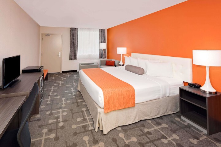 Room 11 of 29