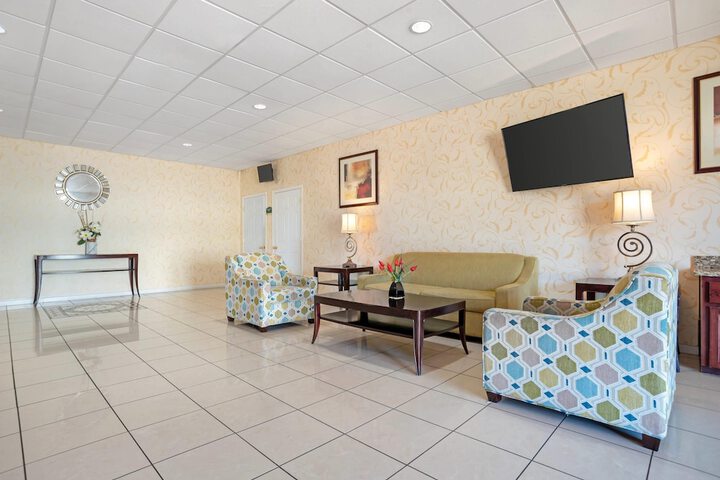 Quality Inn & Suites near Lake Eufaula