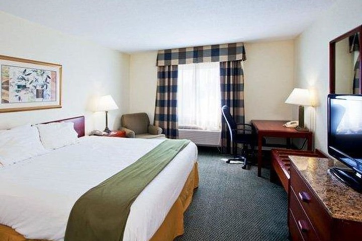 Room 8 of 13