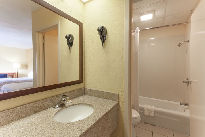 Room 10 of 13