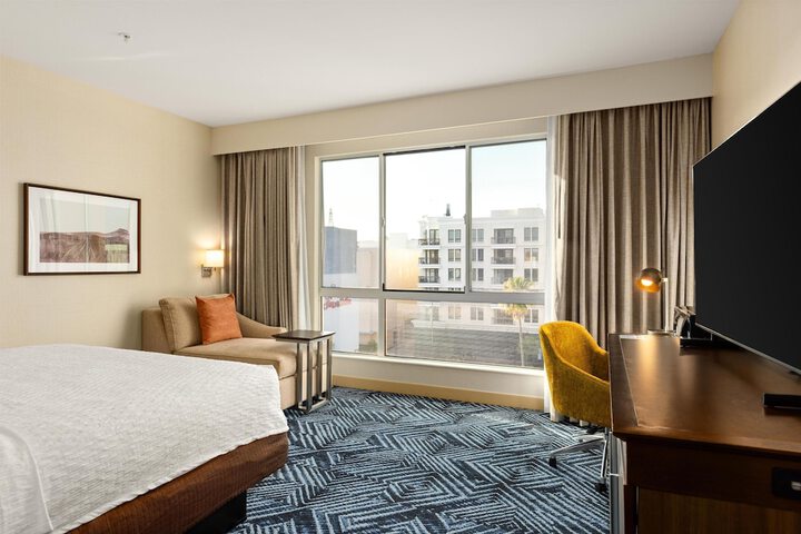 Hampton Inn & Suites Los Angeles - Glendale