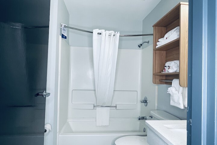 Room 11 of 24
