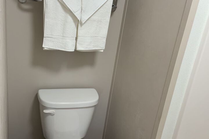 Room 9 of 12