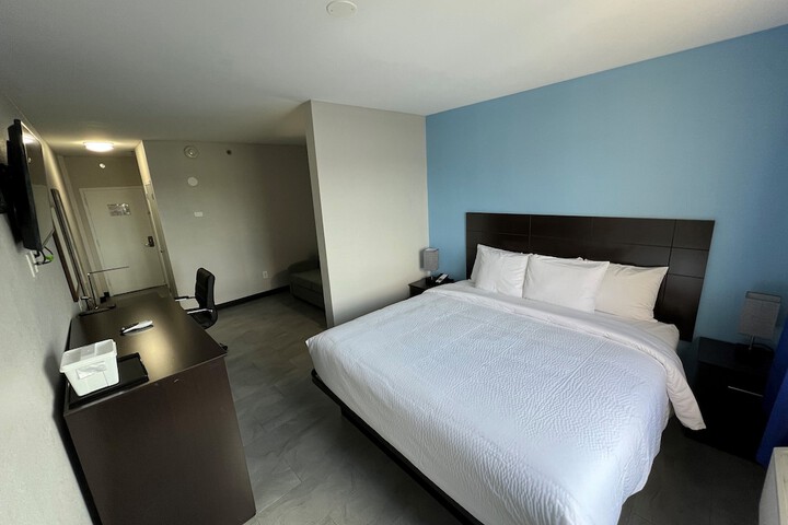 Room 11 of 27