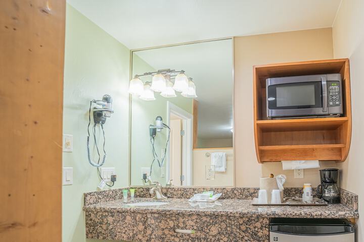 Room 32 of 85