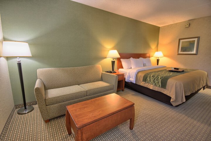 Room 32 of 62