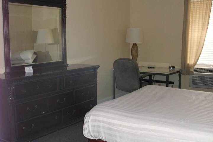 Room 32 of 82