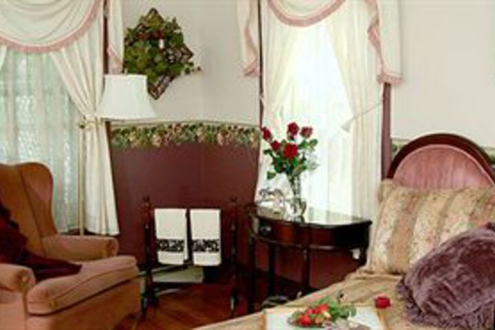 Albert Shafsky House Bed and Breakfast