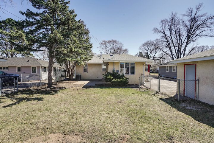 Inviting Minneapolis Vacation Rental w / Game Room!