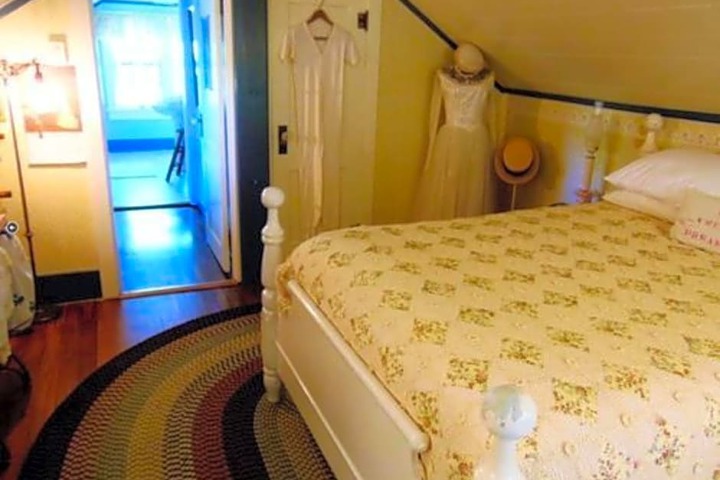 Maple Leaf Cottage Inn