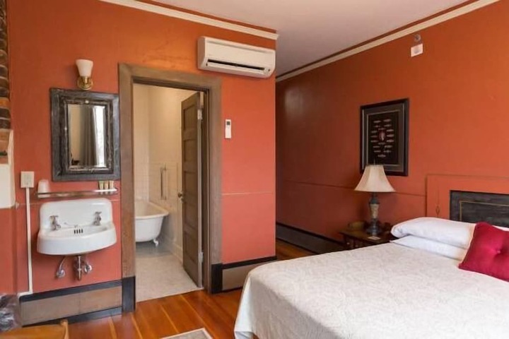Room 53 of 68