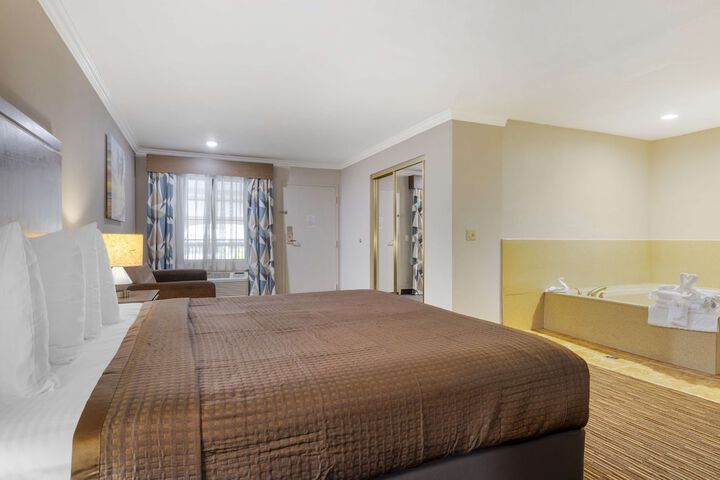 Room 14 of 33
