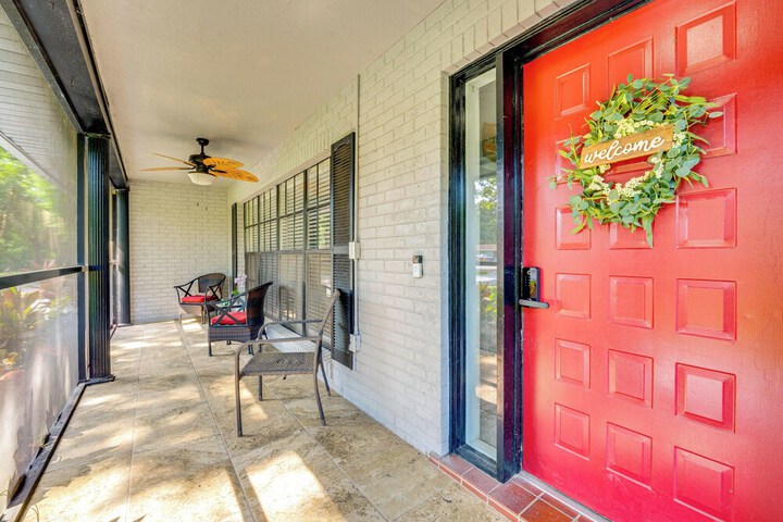 Spacious Tavares Home w / Private Outdoor Oasis!