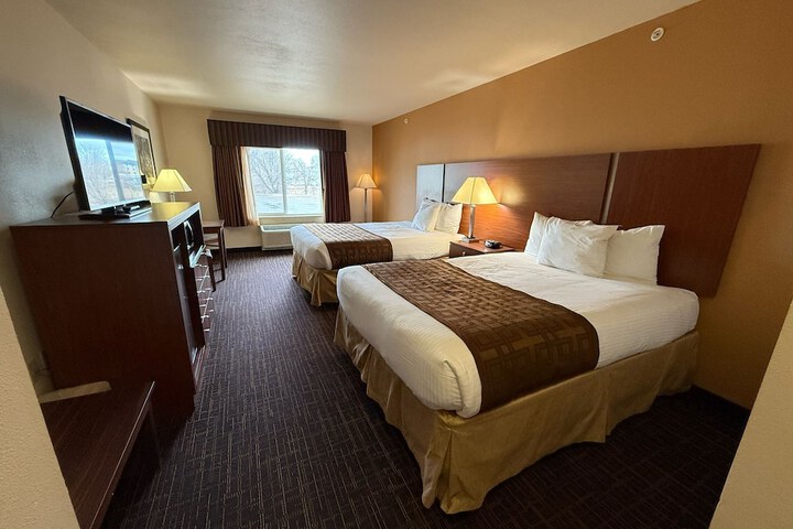 Richland Inn & Suites