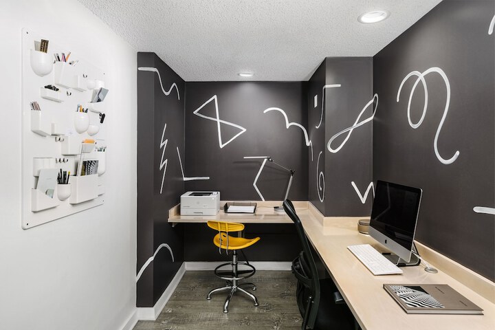 Business Center 44 of 46