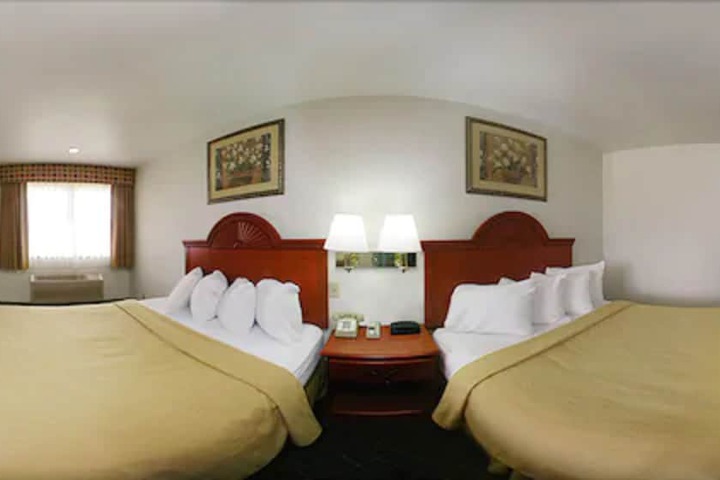 Room 13 of 20