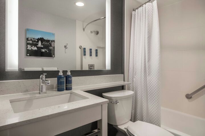 Four Points by Sheraton Los Angeles Westside