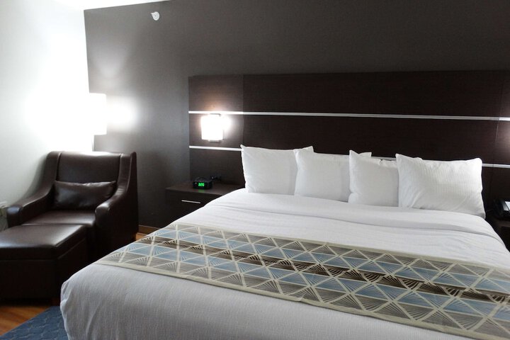 Room 25 of 40