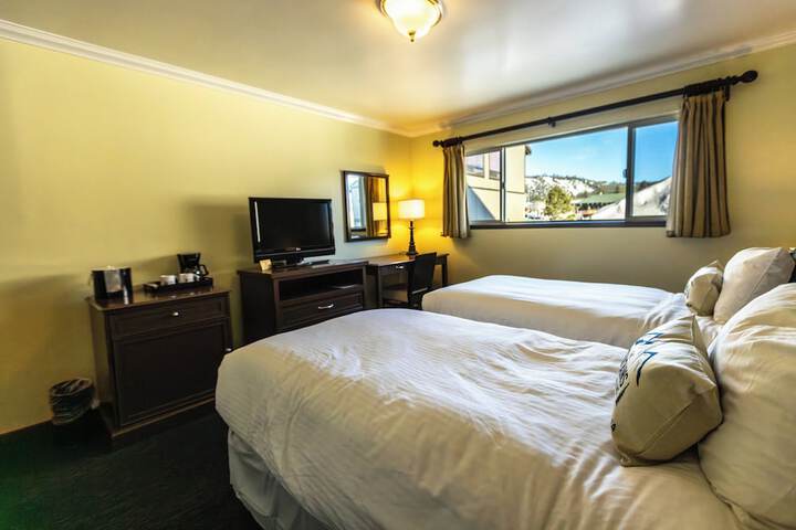 The Mammoth Creek Inn