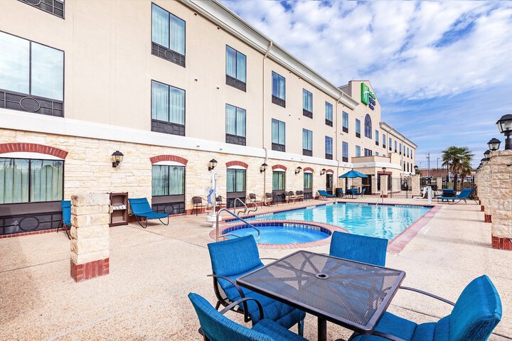 Pool 6 of 41