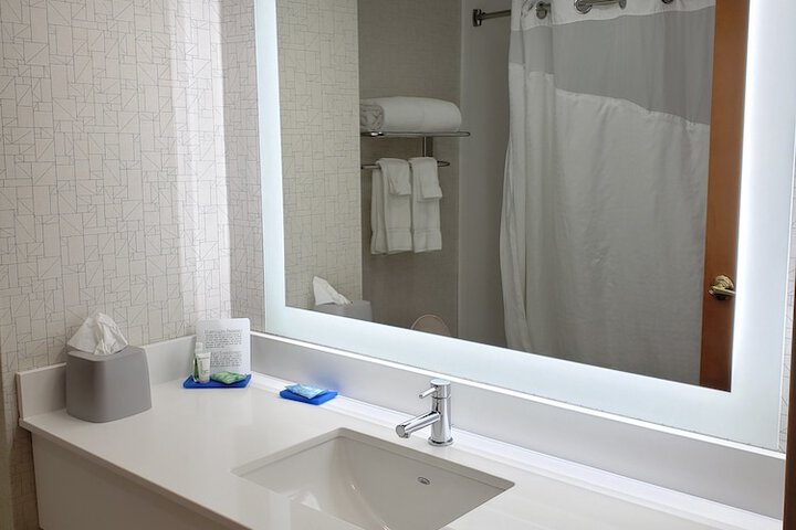 Holiday Inn Express Edgewood-Aberdeen-Bel Air by IHG