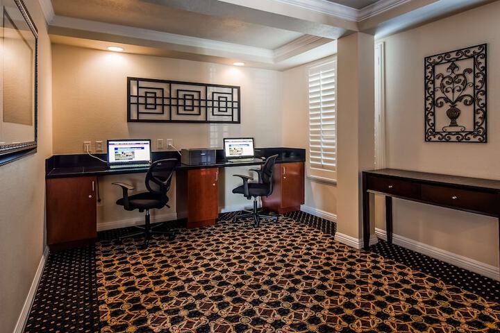 Business Center 26 of 27