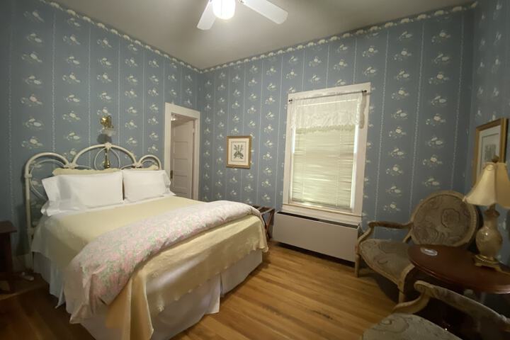 Room 17 of 44