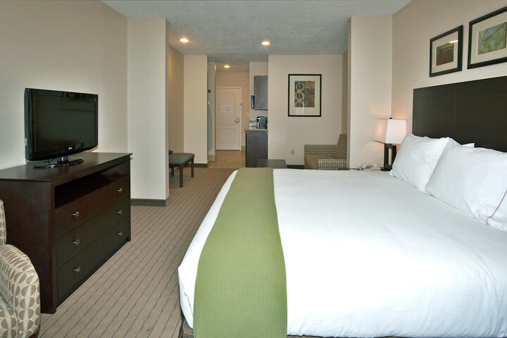 Holiday Inn Express Hotel & Suites Grants - Milan by IHG