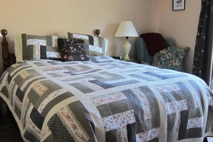 TWIN PINES BED & BREAKFAST