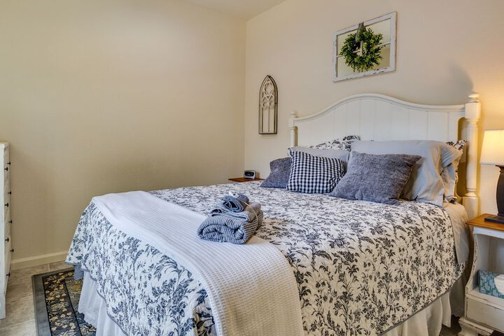 Charming Gravois Mills Escape w / Private Backyard!