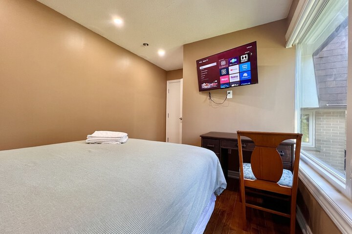 Cozy Home Near Transit & Hillcrest Mall with Free Parking