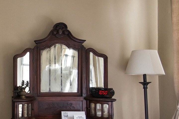 Room 65 of 238
