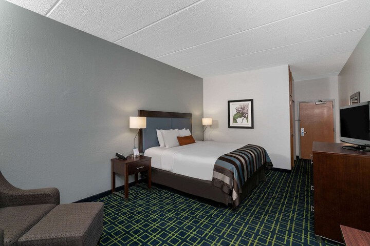 Room 7 of 25