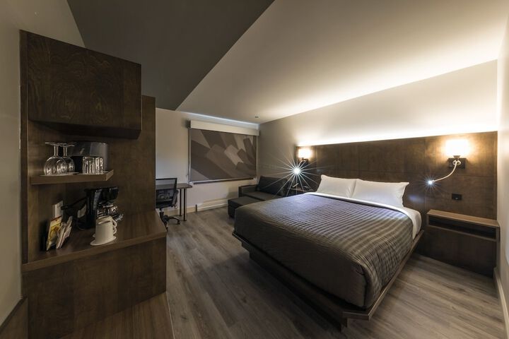 Room 32 of 107