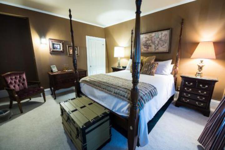 Admiral Peary Inn