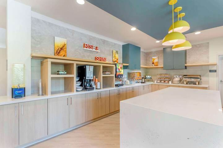 Breakfast/Coffee Service 97 of 101