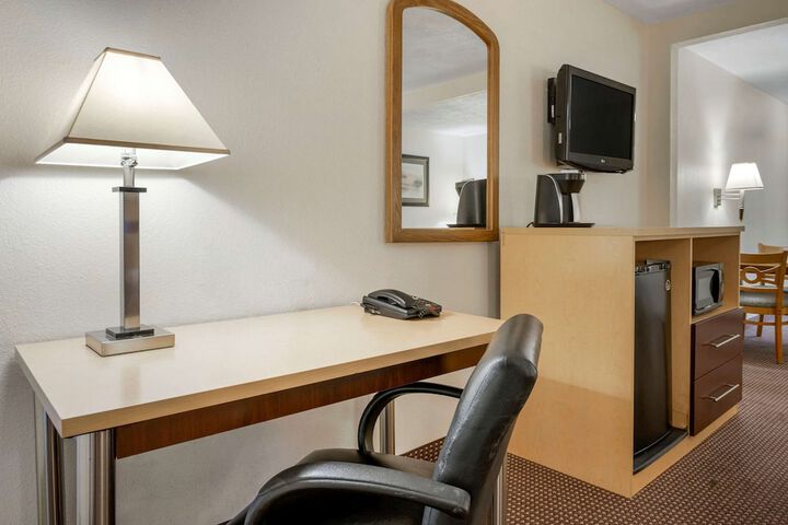 Room 5 of 33