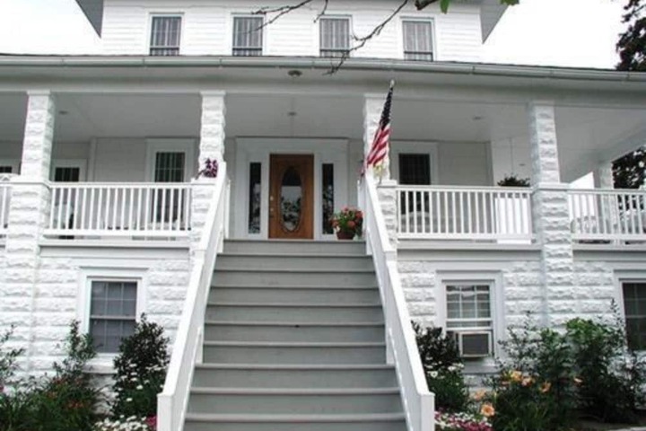 Hotel 4 of 77