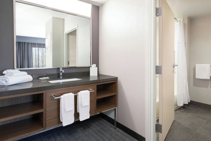 Courtyard by Marriott Hanover Lebanon