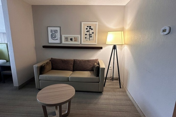 Room 7 of 24