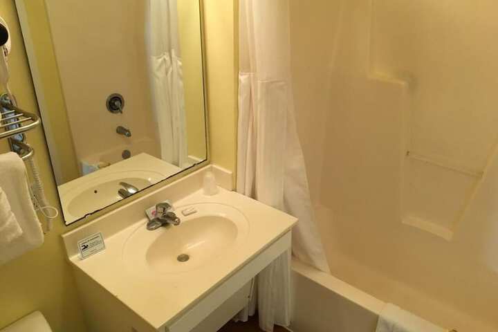 Topsail Shores Inn