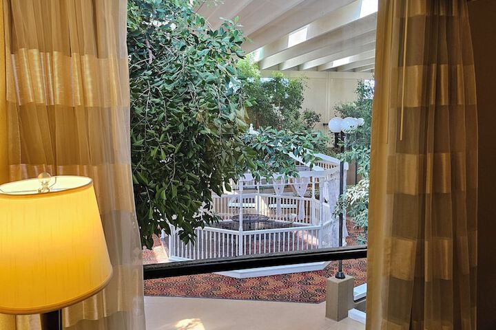 Room 32 of 51