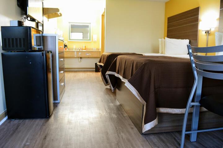 Room 28 of 49