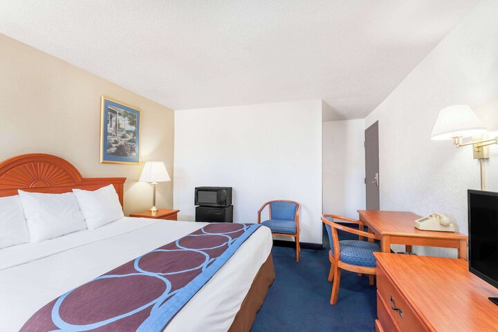 Room 7 of 22