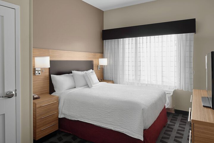 Room 12 of 28