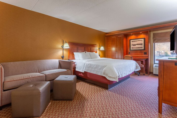 Room 8 of 18