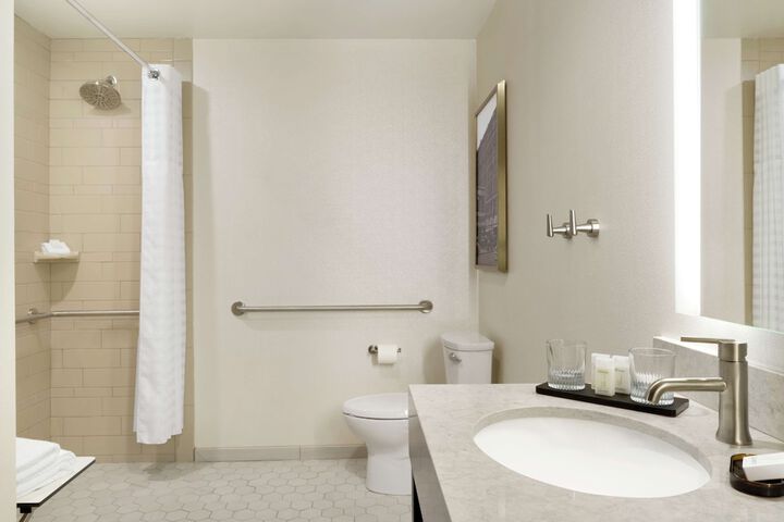 Embassy Suites by Hilton Syracuse Destiny USA
