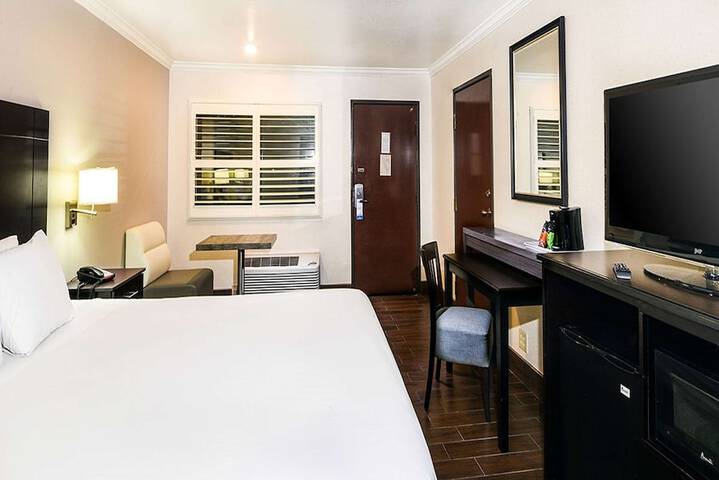 Room 11 of 26